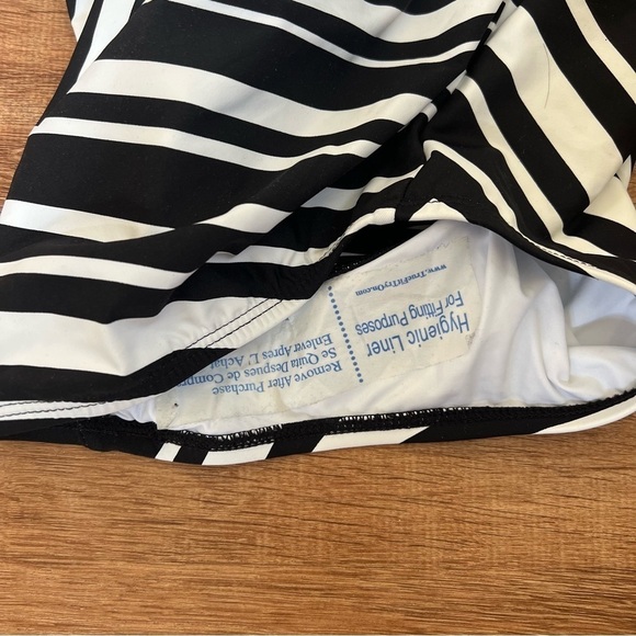 La Blanca Plunge One Piece Swimsuit - Picture 8 of 9